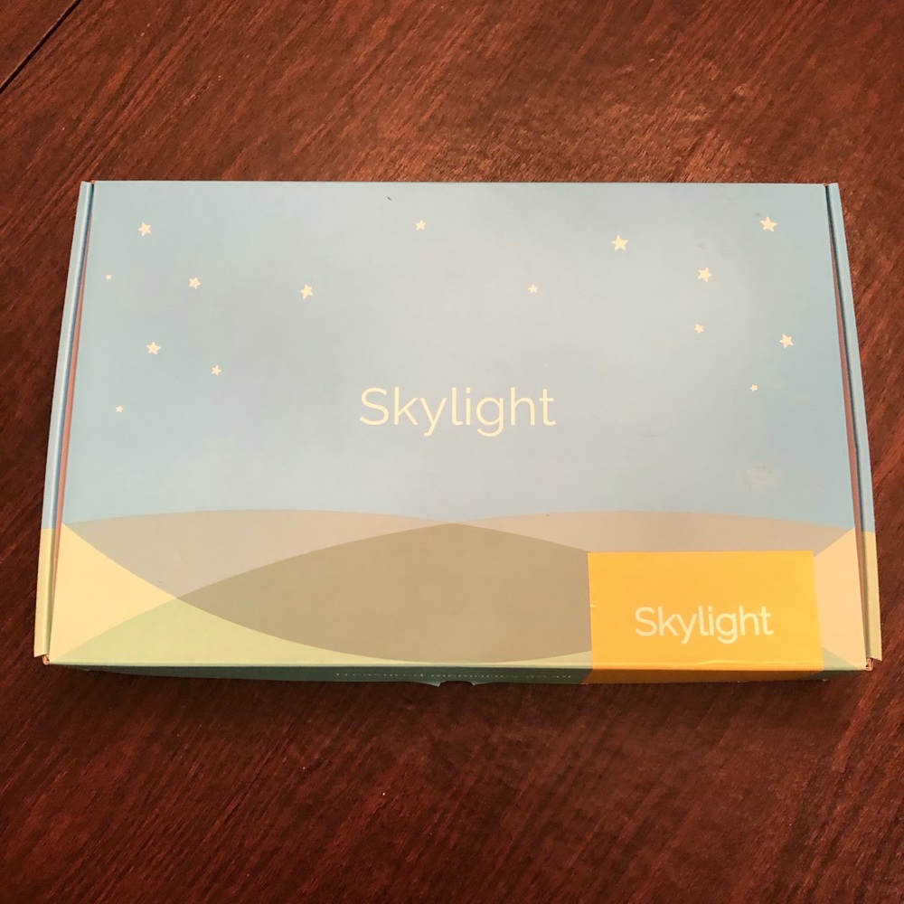 Brand new in box Skylight digital frame/Wi-Fi